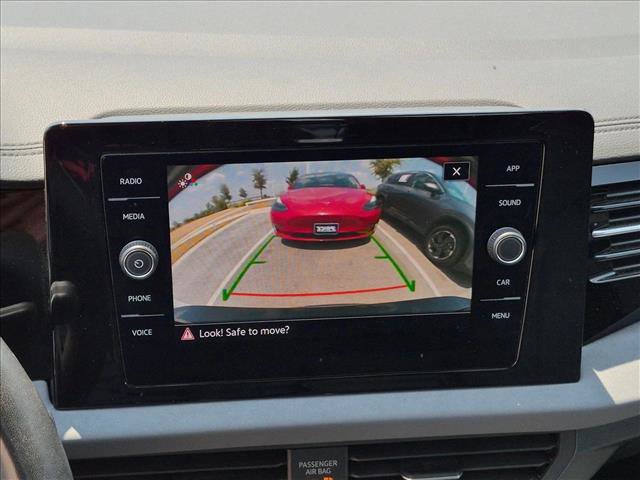 Used 2025 Volkswagen Jetta SE FWD image 13