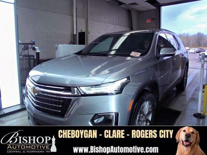 Used 2023 Chevrolet Traverse LT w/ Rear Camera Mirror Package