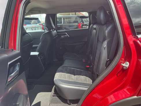 Used 2025 Mitsubishi Outlander SE AWD/4WD image 24