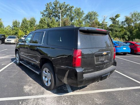 Used 2019 Chevrolet Suburban LT w/ LT Signature Package AWD/4WD image 4