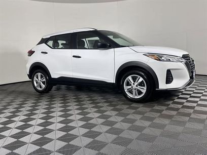 New 2025 Nissan Kicks Play S