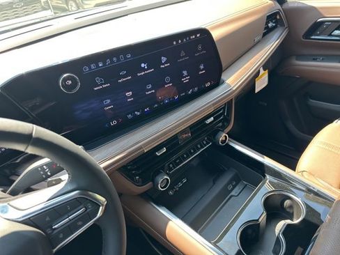 New 2025 Chevrolet Suburban High Country image 29