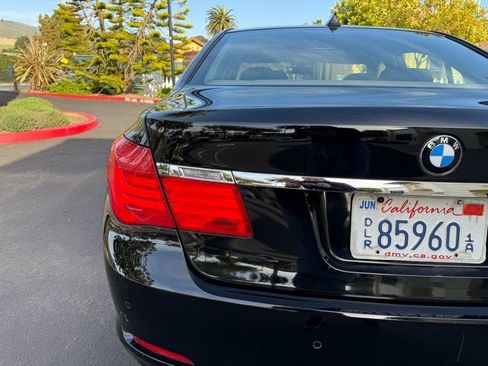 Used 2009 BMW 750i RWD image 26