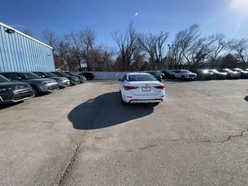 Used 2025 Nissan Sentra SV image 16