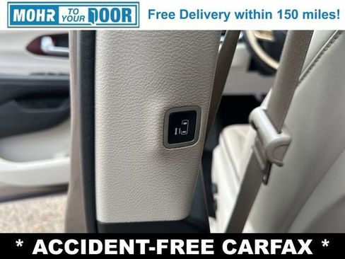 Used 2018 Chrysler Pacifica Limited image 33