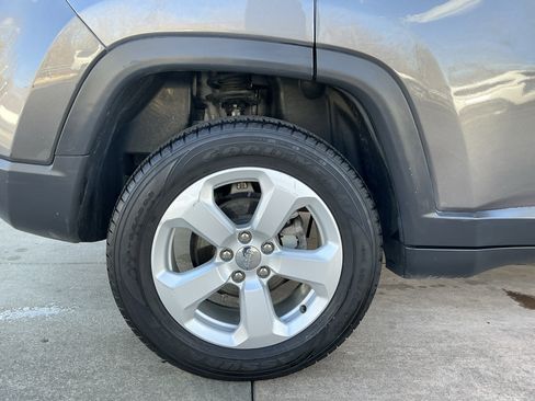 Used 2020 Jeep Compass Latitude w/ Cold Weather Group image 29