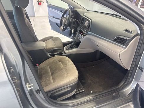 Used 2019 Hyundai Elantra SE image 18