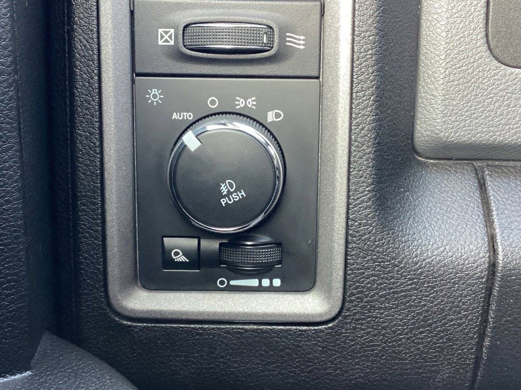 Used 2015 RAM 1500 Express AWD/4WD image 19