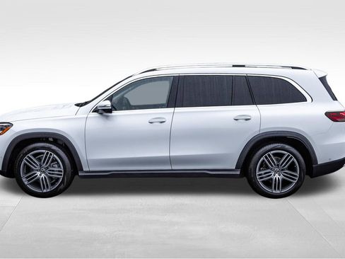 Used 2024 Mercedes-Benz GLS 450 4MATIC image 10