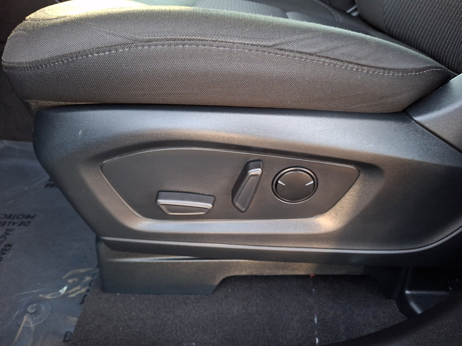 Used 2024 Ford Explorer XLT AWD/4WD image 14