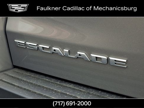 Used 2018 Cadillac Escalade Luxury AWD/4WD image 38