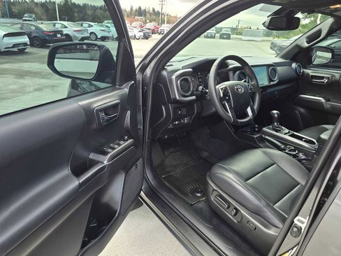 Used 2023 Toyota Tacoma TRD Off-Road w/ TRD Premium Off Road Package image 20