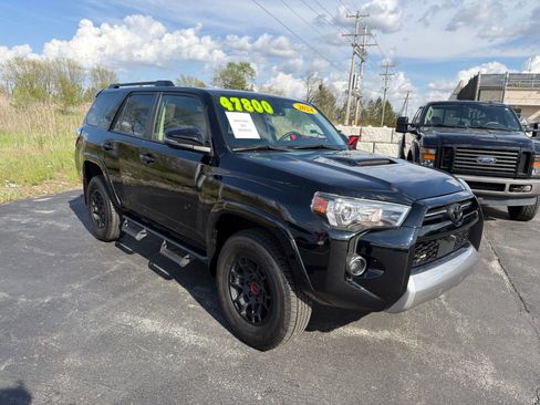 Used 2024 Toyota 4Runner TRD Off-Road Premium AWD/4WD image 8