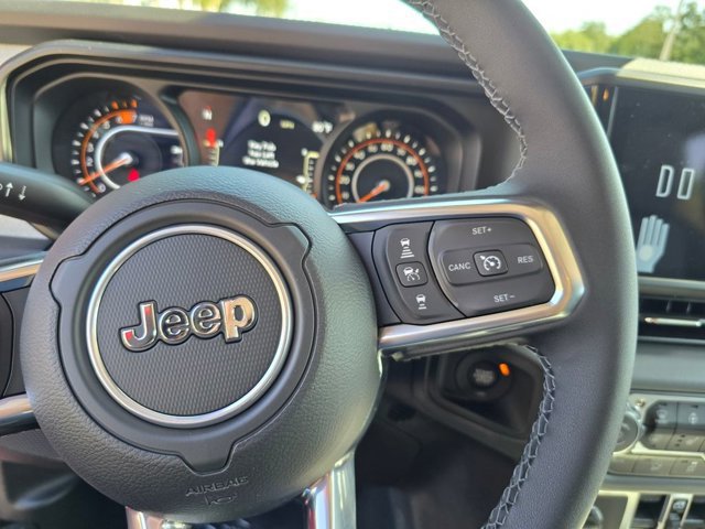 New 2025 Jeep Wrangler Unlimited Sahara w/ Safety Group AWD/4WD image 18