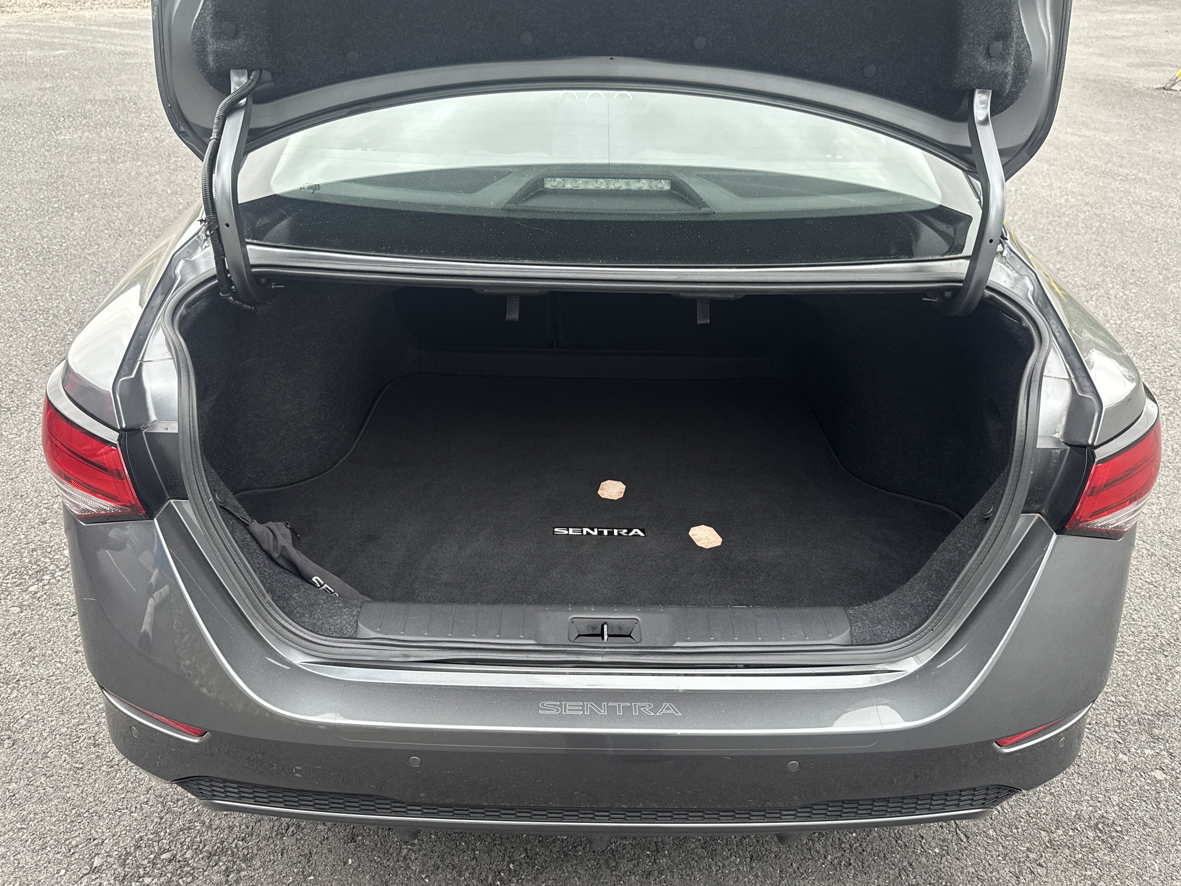 Used 2022 Nissan Sentra SV w/ Trunk Package FWD image 5
