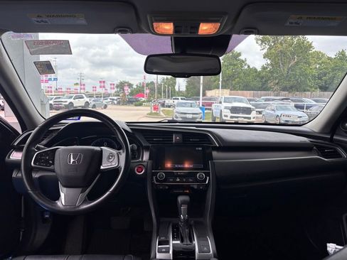 Used 2018 Honda Civic Touring image 16