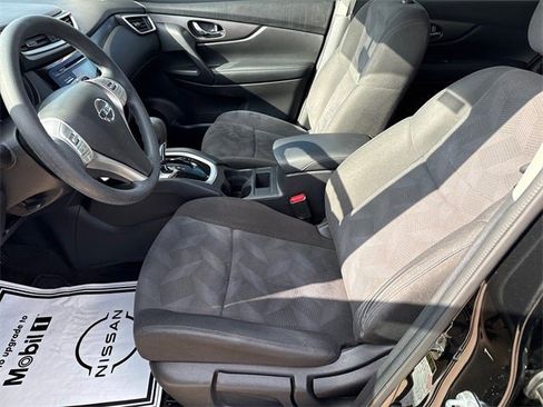 Used 2016 Nissan Rogue S image 18