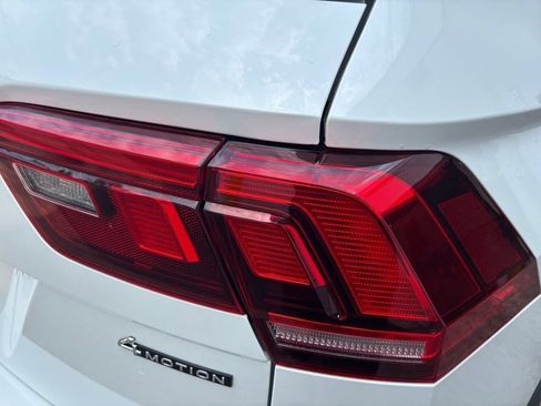 Used 2024 Volkswagen Tiguan SE R-Line AWD/4WD image 8