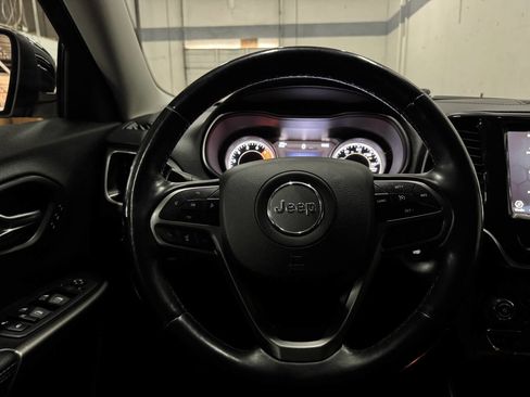 Used 2019 Jeep Cherokee Limited image 21