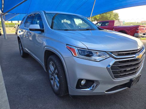 Used 2018 Chevrolet Traverse Premier w/ Driver Confidence II Package FWD image 2