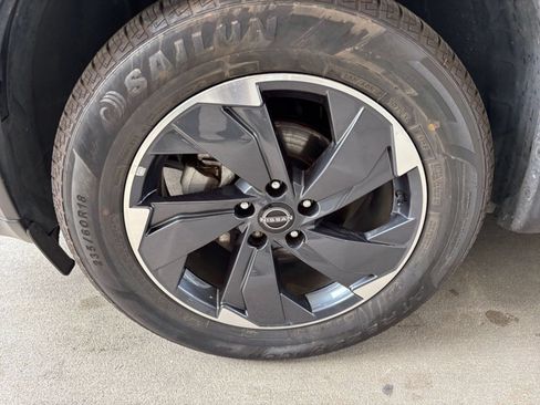 Used 2025 Nissan Rogue SV FWD image 31
