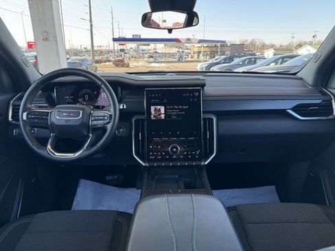 Used 2025 GMC Acadia Elevation image 7