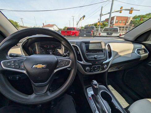 Used 2020 Chevrolet Equinox LS FWD image 20