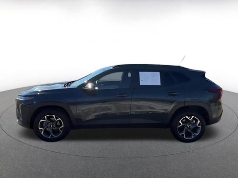 Used 2025 Chevrolet Trax LT image 9