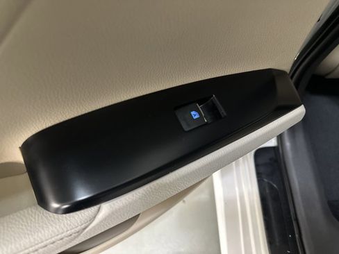 Used 2020 Toyota Camry XLE image 24