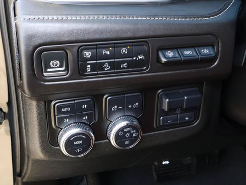 Used 2024 GMC Yukon Denali Ultimate AWD/4WD image 27