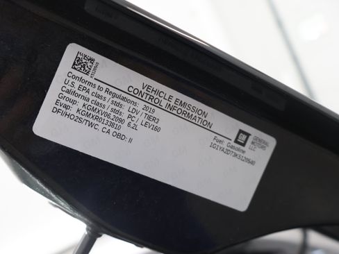 Used 2019 Chevrolet Corvette Stingray Coupe w/ Carbon Flash Badge Package RWD image 18