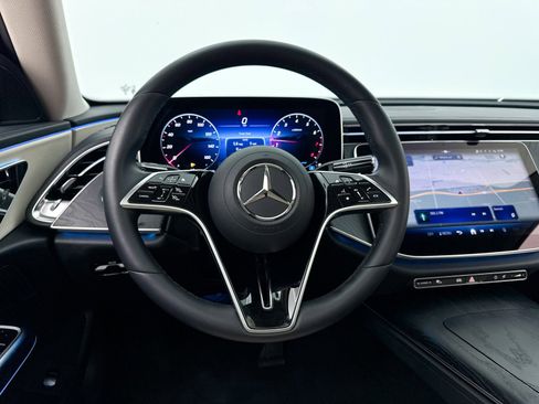 Used 2024 Mercedes-Benz E 350 4MATIC Sedan image 4