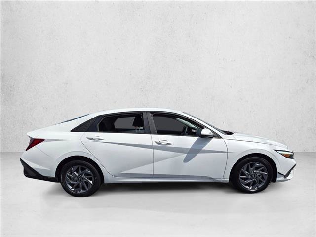 Used 2024 Hyundai Elantra SEL FWD image 4