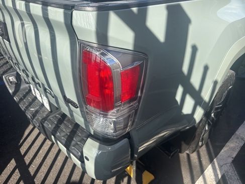 Used 2022 Toyota Tacoma TRD Sport image 3