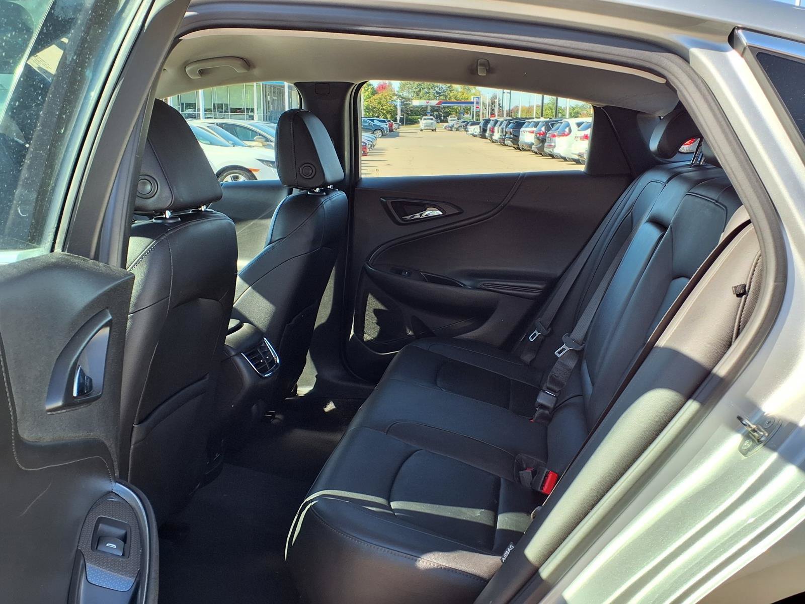 Used 2017 Chevrolet Malibu LT w/ Leather Package FWD image 10