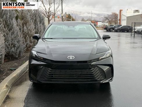 Used 2025 Toyota Camry LE image 2
