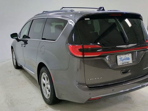 Used 2023 Chrysler Pacifica Limited FWD image 5