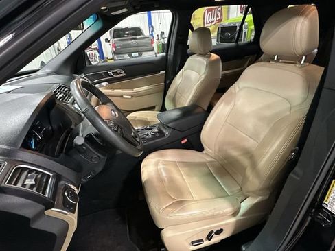 Used 2017 Ford Explorer Limited w/ Equipment Group 301A AWD/4WD image 17