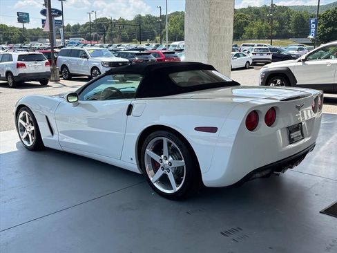 Used 2006 Chevrolet Corvette Convertible w/ Preferred Equipment Group RWD image 2
