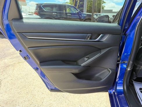 Used 2018 Honda Accord Sport image 11