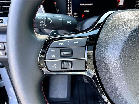 Used 2025 Honda Pilot Black Edition image 23