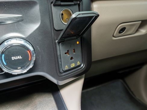 Used 2025 Ford F250 Platinum w/ Platinum Plus Package image 31