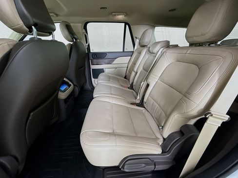 Used 2024 Lincoln Navigator Premiere AWD/4WD image 25