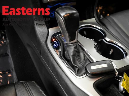 Used 2021 Jeep Grand Cherokee Laredo w/ Security & Convenience Group AWD/4WD image 13