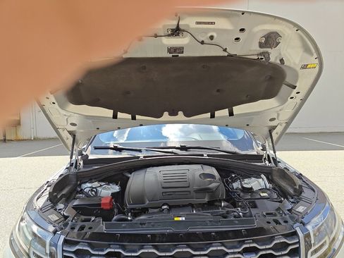 Used 2018 Land Rover Range Rover Velar R-Dynamic SE AWD/4WD image 15