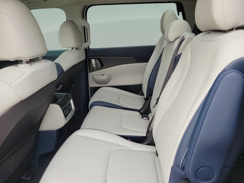 New 2027 Kia Carnival SX Prestige FWD image 6