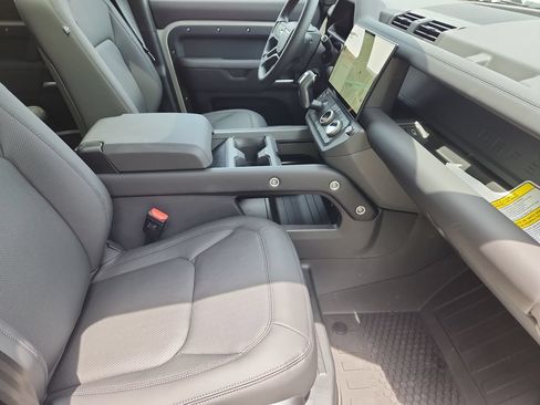 New 2026 Land Rover Defender 110 X-Dynamic SE AWD/4WD image 3