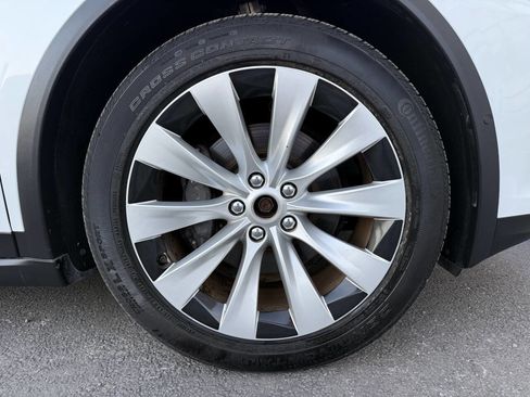 Used 2020 Tesla Model X Long Range image 34