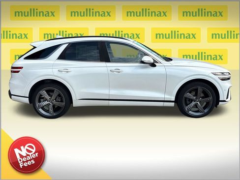 Used 2022 Genesis GV70 2.5T w/ Sport Prestige Package AWD/4WD image 2