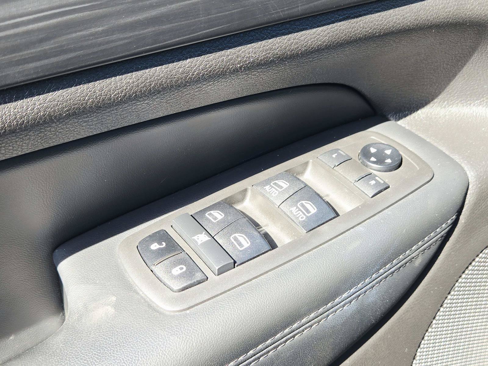 Used 2021 Jeep Grand Cherokee Laredo AWD/4WD image 34